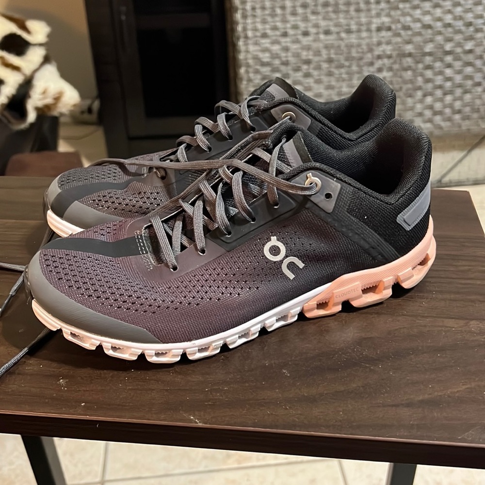 Womens OnCloud Cloudflow (Size: 7 WIDE)